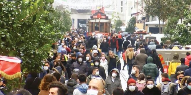 İki yasak arası sokağa akın