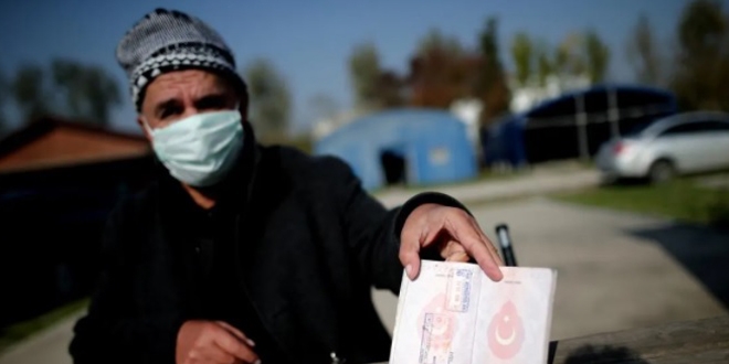 10 dil biliyor, sokakta kalıyor