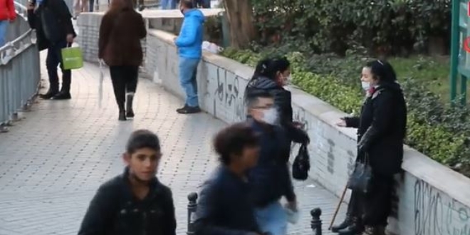 'Yolda kaldık' diyerek dilenen 3 kadın, taksi çağırarak kaçtı