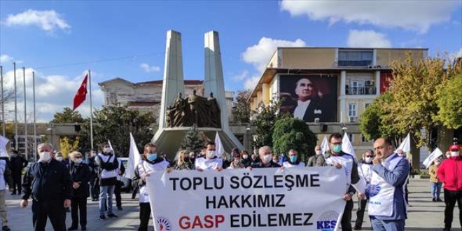 Bakırköy Belediyesinde çalışan sendika üyelerinden toplu sözleşme protestosu