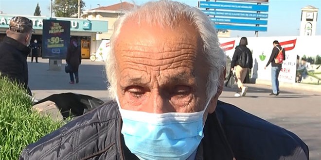 Karantinadaki oğluna ekmek götürürken, tedbirlere uymayanları görünce ağladı