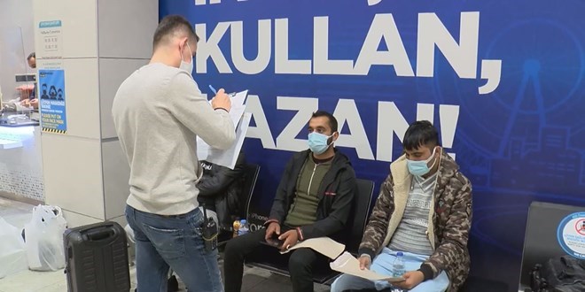 Maske cezası yiyince Türkçe konuşmaya başladı