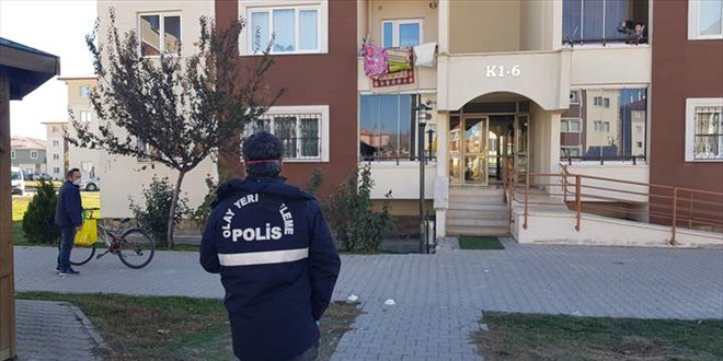 Erzincan'da �at�dan d��en i��i hastanede hayat�n� kaybetti