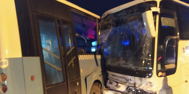 İşçi servis otobüsü ile özel halk otobüsü çarpıştı: 12 yaralı