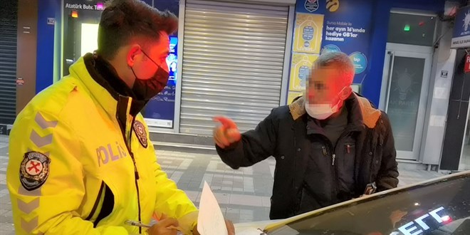 Kurallara uymadı, polisi tehdit etti: Bu cezayı bozdururum