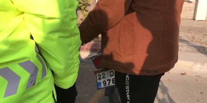 Polisin dikkati 'plaka oyununu' bozdu