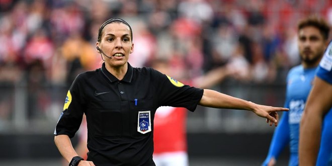 UEFA Şampiyonlar Ligi'nde ilk kez kadın hakem düdük çalacak