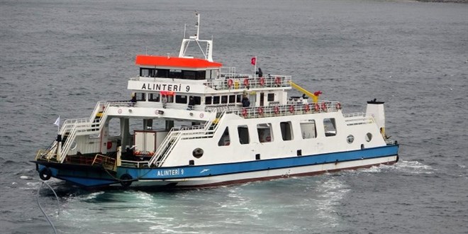 Kuzey Ege'de feribot seferlerine fırtına engeli