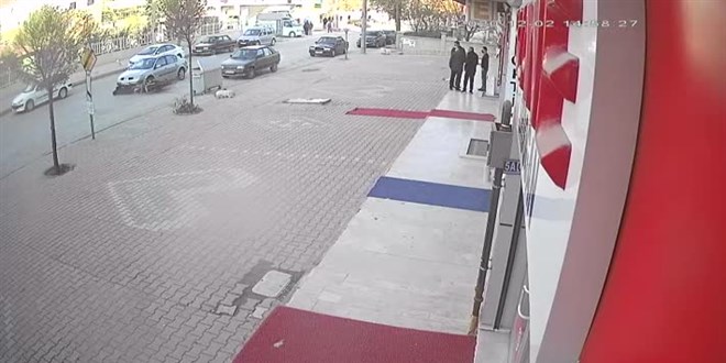 Konya'daki kaza anı güvenlik kamerasına yansıdı