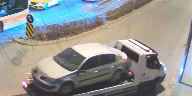 Park halindeki otomobili Eskişehir'de çalıp çekiciyle Ankara'ya götürdüler