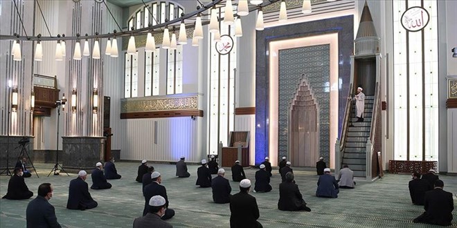Diyanet'ten 'Cuma namazı' açıklaması