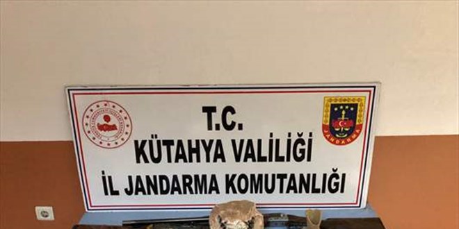 Kırmızı elbiseli çocuk heykelini satmaya çalışan şüpheli gözaltına alındı