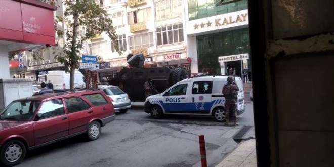 Kahramanmara�'ta, polisi �ehit eden katilin cenazesini kimse ta��mad�