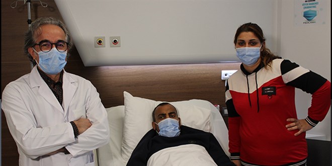 Türk doktordan dünyada bir ilk; yapay damarla böbrek nakli