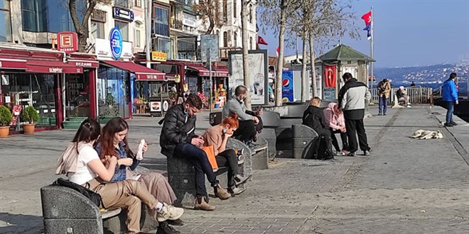 Kısıtlamadan muaf olan turistler İstanbul'un tadını çıkardı