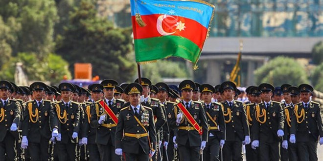 Azerbaycan, tarihi zaferi askeri geit treniyle kutlayacak