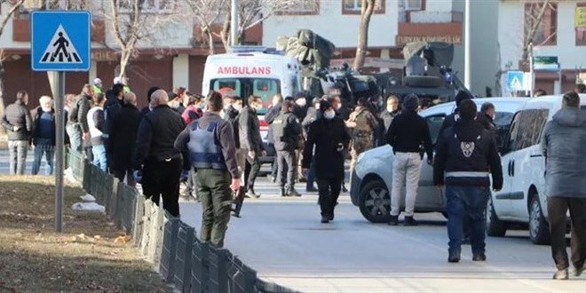 Ayrıldığı eşi ve 2 kızını öldürdü, vurularak etkisiz hale getirildi