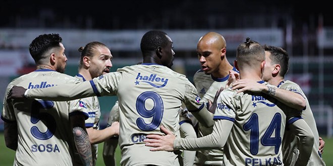Fenerbahçe deplasmanda kaybetmiyor