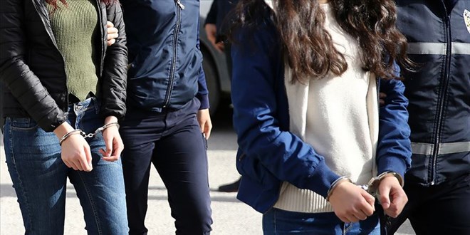 PKK'lı kadın terörist teslim oldu