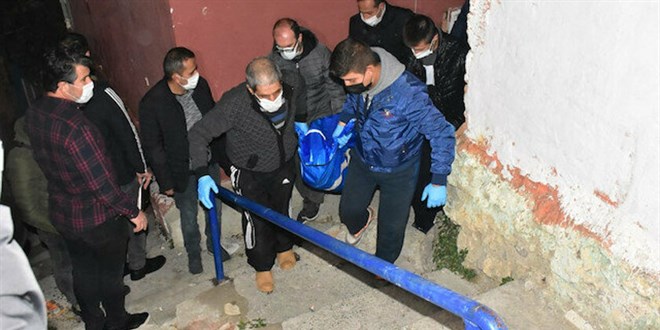 İzmir'de koca vahşeti: Öldürdüğü eşini halıya sarıp gizlemeye çalıştı