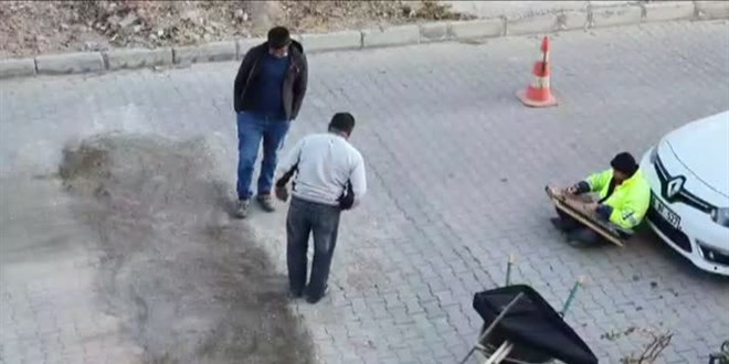 Belediye işçisinin kanun dinletisi sosyal medyada ilgi gördü