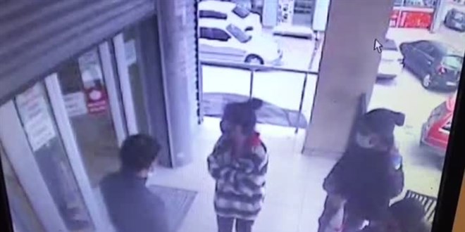 Esentyurt'ta PTT çalışanlarına taşlı saldırı