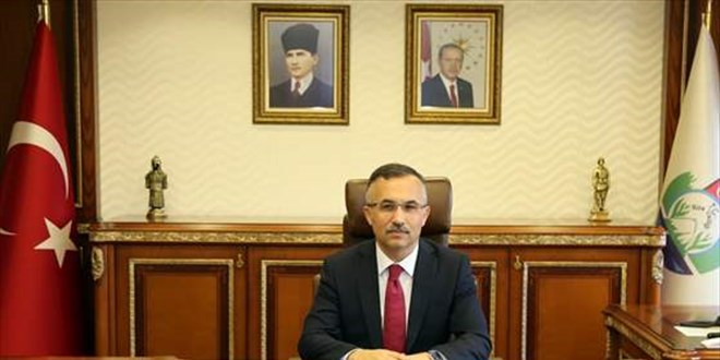 Polislere ceza yazdıran vali, cezayı ödedi