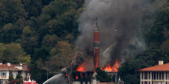 Boğaz'da yanan Vaniköy Camii'sinde kusurlu olanlar belirlendi