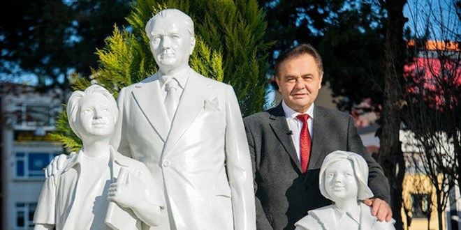 Bilecik Belediyesi yine 'heykel' açılış yaptı