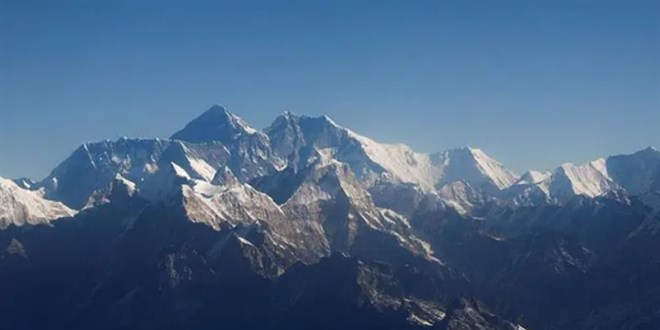 Everest Dağı artık 73 santim daha uzun