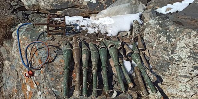 Van'da PKK'lı teröristlere ait mühimmat ele geçirildi