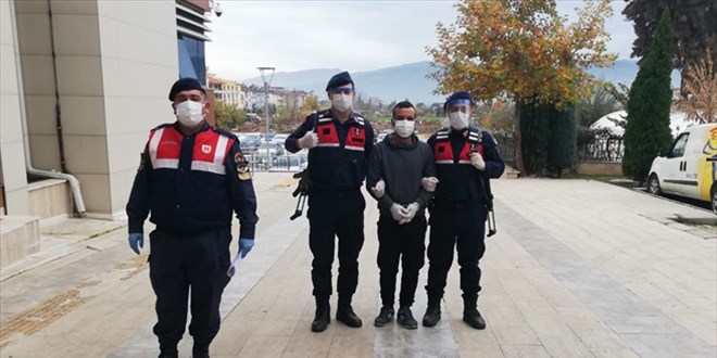 İzmir'de bir kadın eşinin falçatalı saldırısından KADES sayesinde kurtuldu