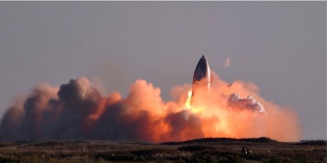 SpaceX'in test ettiği uzay mekiği iniş sırasında patladı