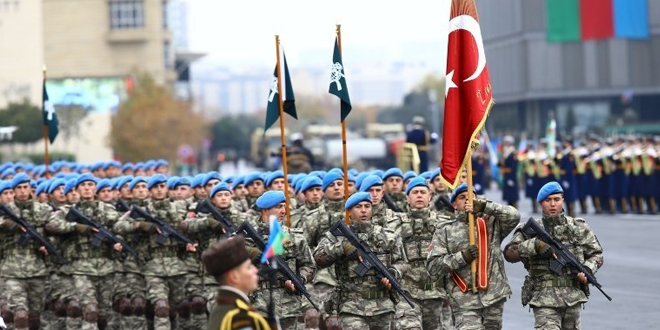 Türk komandolar ve SİHA'lar da Bakü'deki geçit töreninde yer alacak
