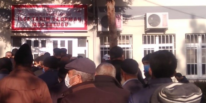 Sosyal mesafesiz kuyruk pes dedirtti