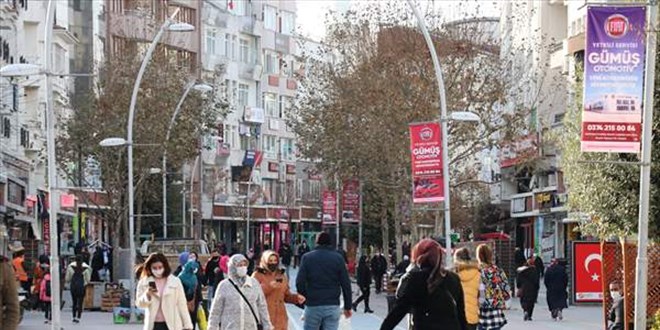 Bir ilde daha en yoğun caddeye kişi sınırı getirildi