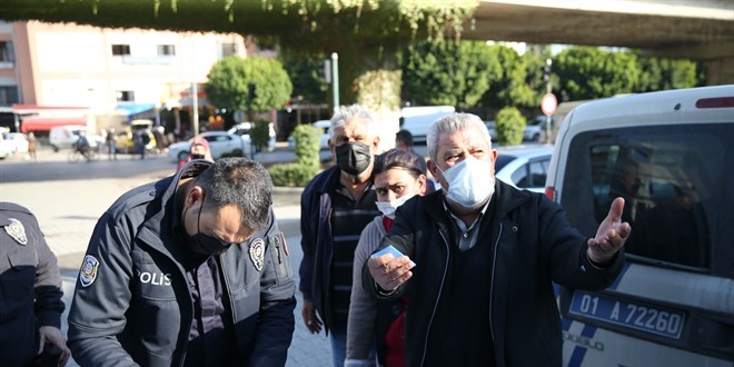 Özel aracında maske takmayınca, ceza yiyen vatandaş isyan etti