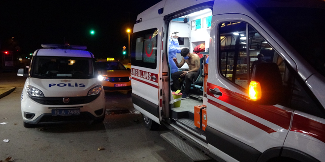 Kısıtlamaya uymayıp alem yaptılar, yaralıyı ambulansta linç etmeye çalıştılar