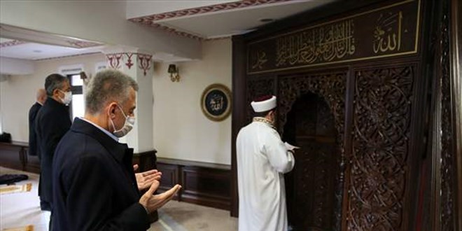 Cuma namazı sonrası tüm camilerde yağmur duası edildi