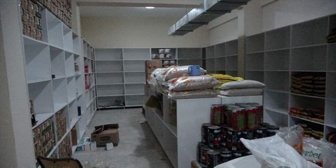 Hırsızlar kapısını kırarak girdikleri okula zarar verdi