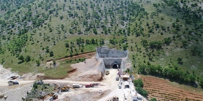 G�l ve Pakdemirli, D�zba� ��me Suyu �sale Hatt�'n� inceledi