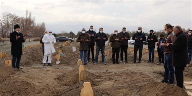 Covid-19'dan vefat eden sağlık çalışanı toprağa verildi
