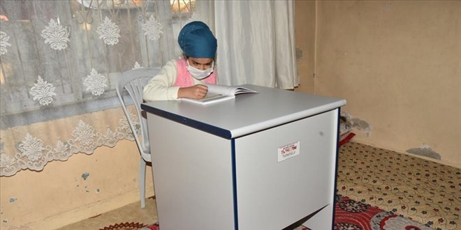 Belediyeden öğrencilere çalışma masası desteği