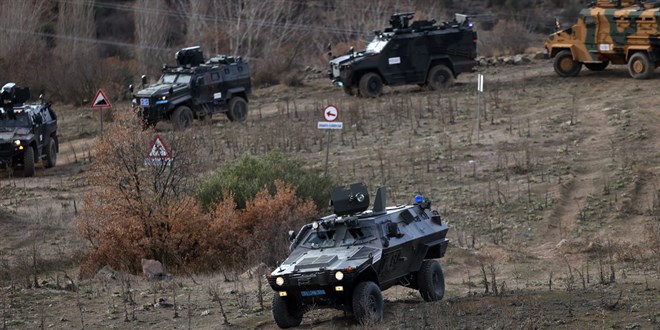 Jandarmanın zırhlı araç sürücü adaylarına zorlu eğitim