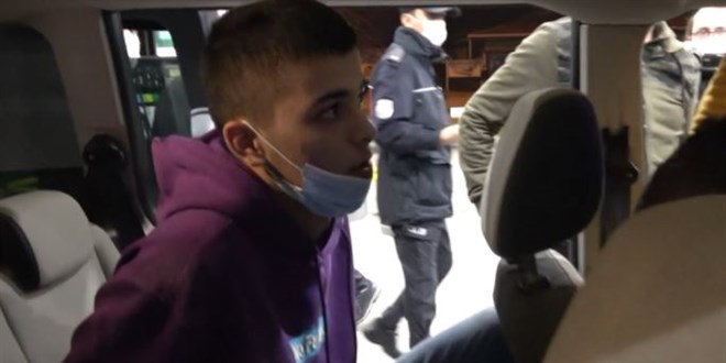 Sahte polis, gerçek sivil polise kimlik sorunca yakalandı