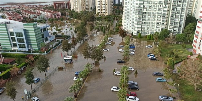 Sele kapılan araçtaki beş kişiden ikisinin cansız bedenine ulaşıldı