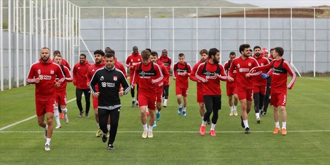 Sivasspor'da bir yardımcı antrenörün testi pozitif çıktı