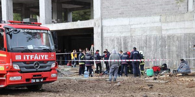 Foseptikteki suyun tahliyesi sırasında zehirlenen 8 işçiden 3'ü hayatını kaybetti