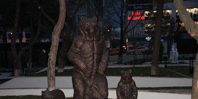 CHP'li Belediye Bakanndan 'ay heykeli' aklamas