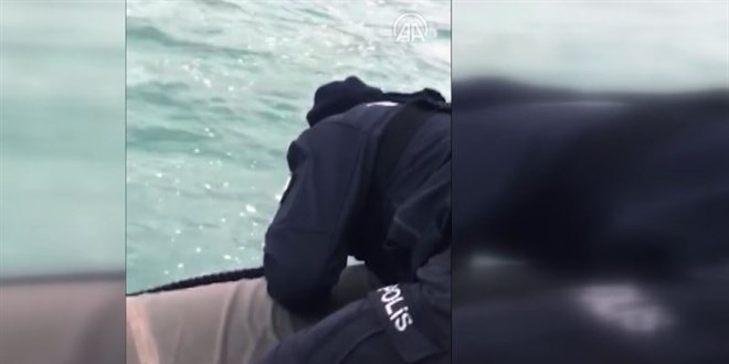 Antalya'da boulma tehlikesi geiren kiiyi deniz polisi kurtard